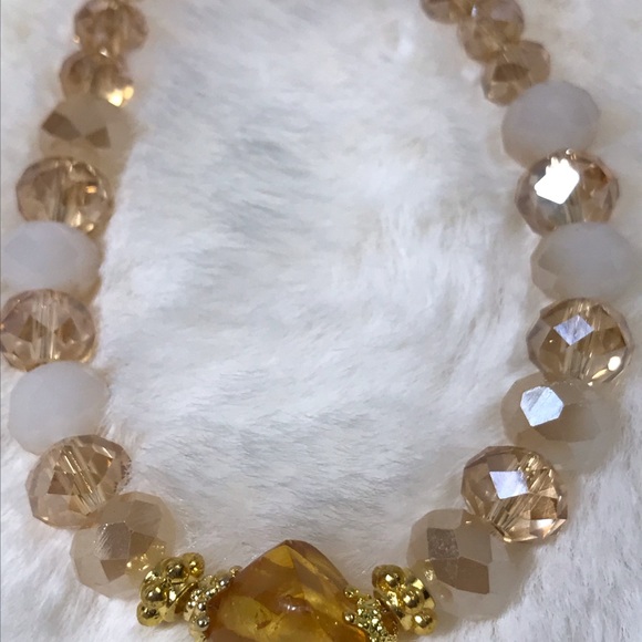 Gorgeous Amber Bracelet - Picture 4 of 6